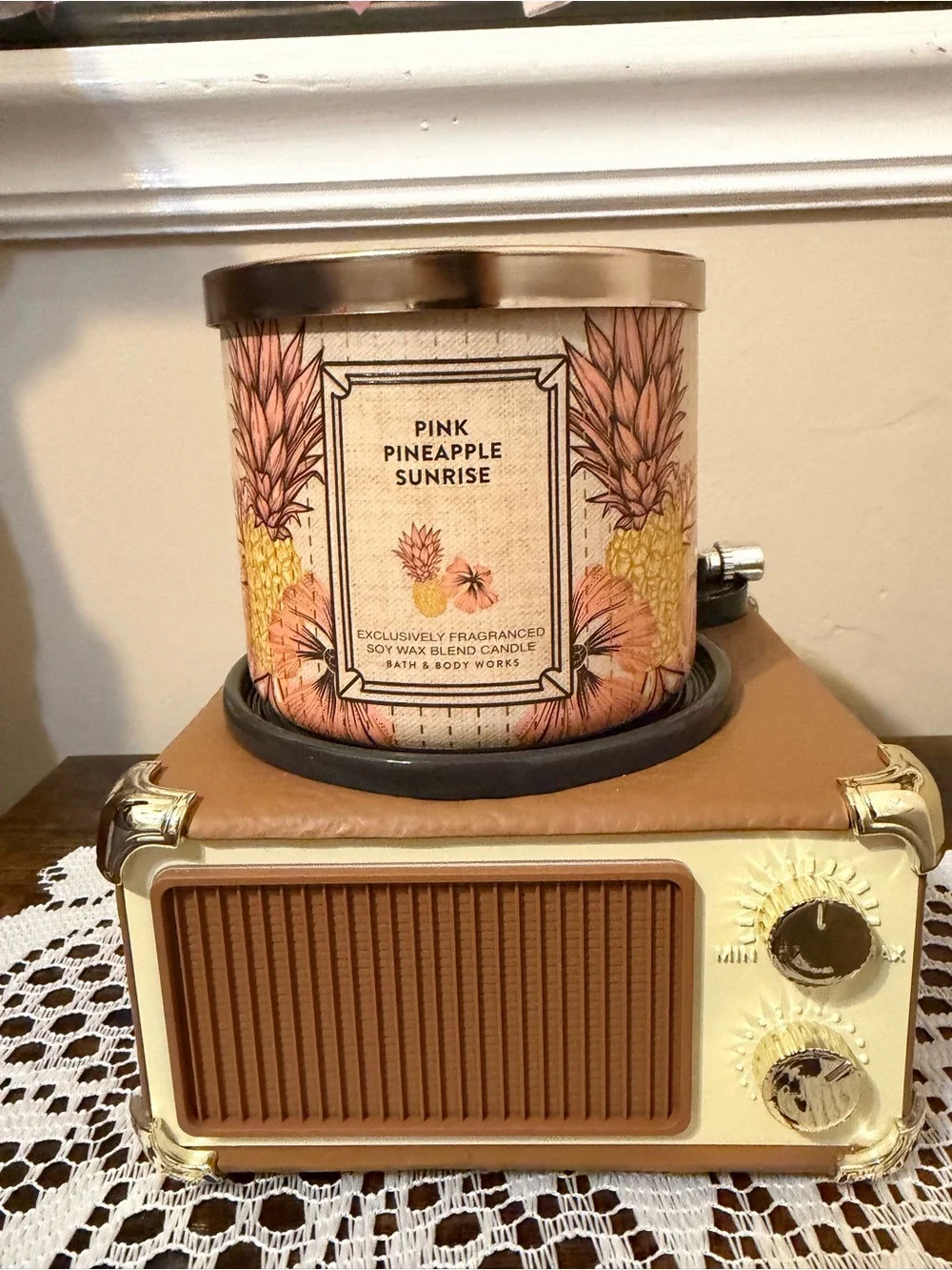 Bath and Body Works Retro Record Player 3-wick Candle Holder Pedestal.